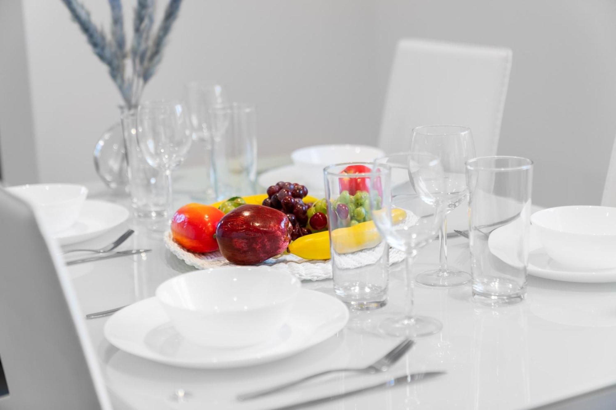 The Marson's Collection - 2 Bedroom - Balcony - Secure Parking - 4mc Apartment *