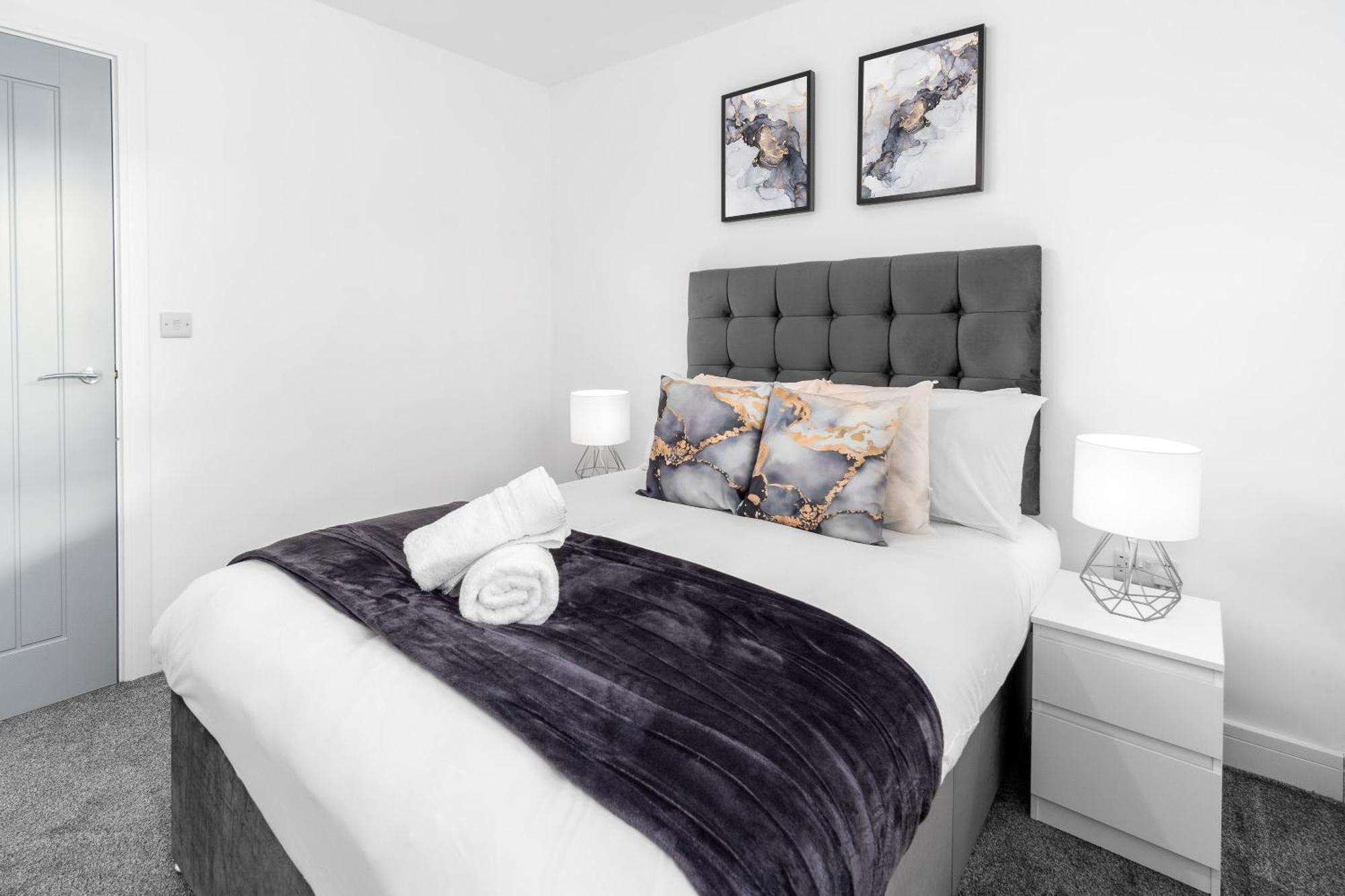 The Marson's Collection - 2 Bedroom - Balcony - Secure Parking - 4mc *